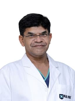 Dr. Ishwar Bohra – Expert in Robotic Joint Replacement & Orthopaedic Surgery